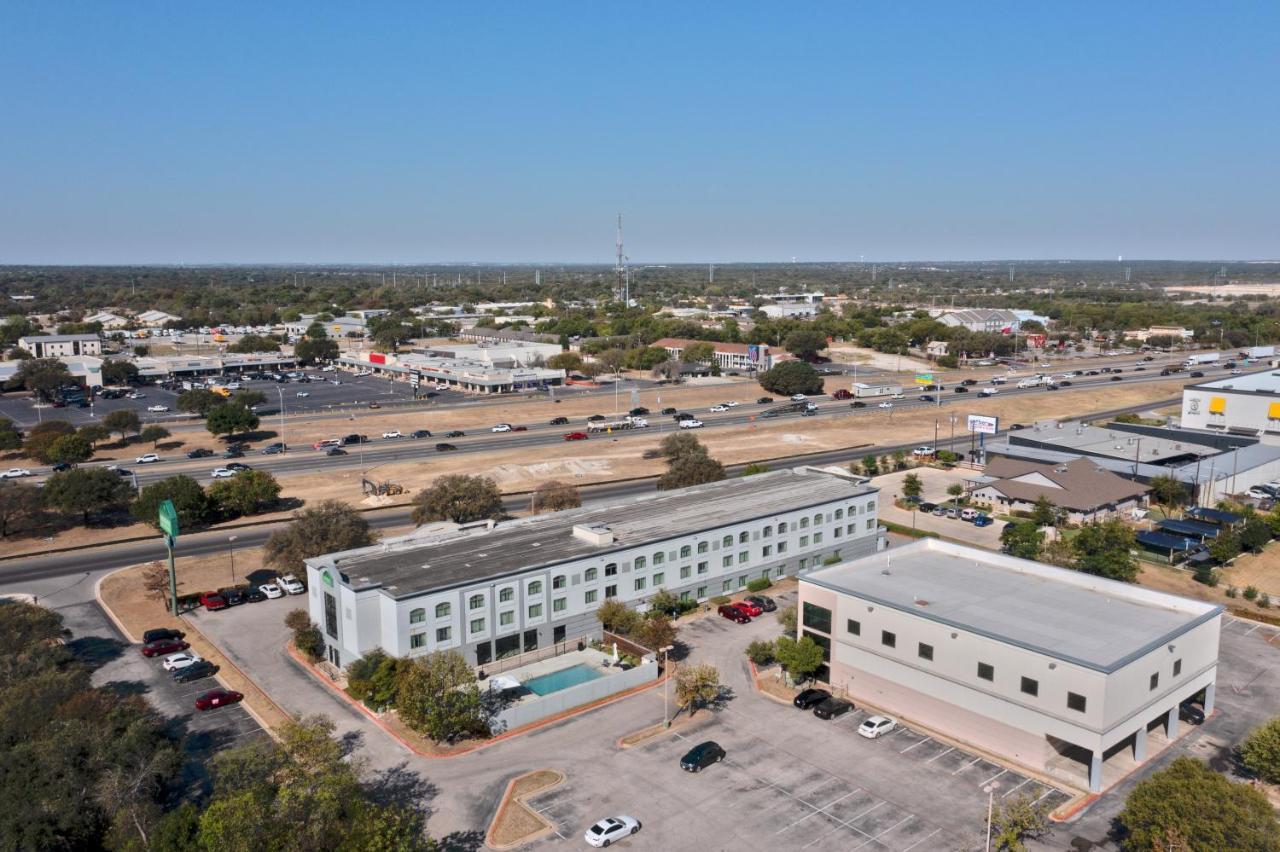 Wingate By Wyndham And Williamson Conference Center Hotel Round Rock Exterior photo